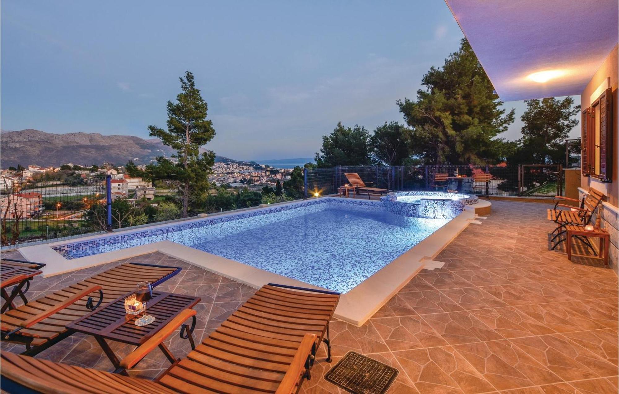 Lovely Home In Split With Jacuzzi Exterior foto
