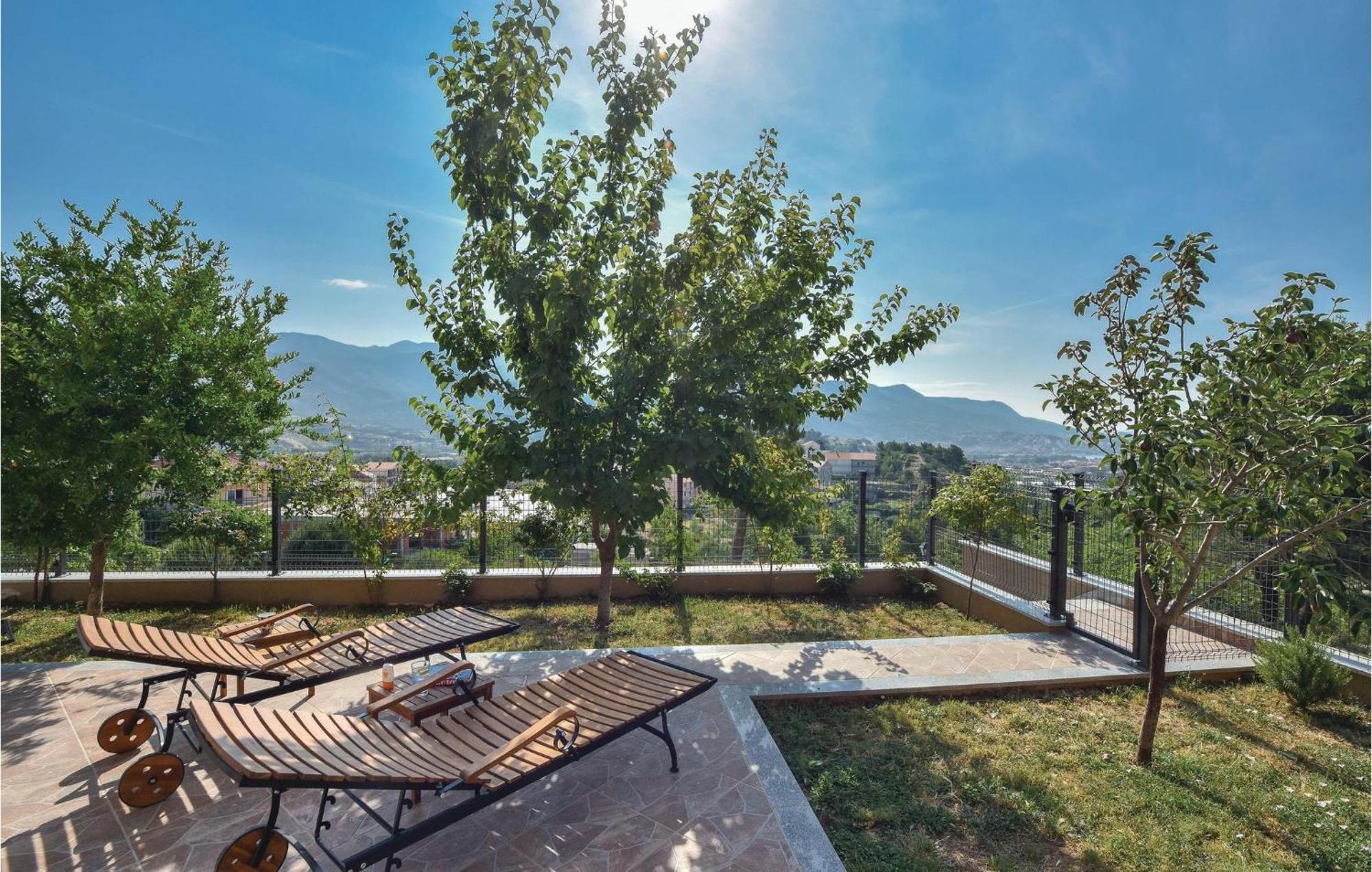 Lovely Home In Split With Jacuzzi Exterior foto