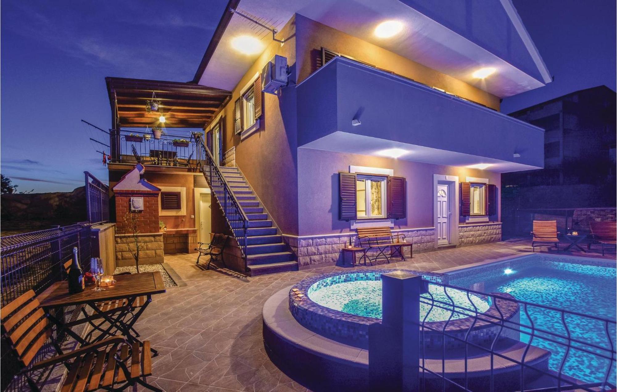 Lovely Home In Split With Jacuzzi Exterior foto