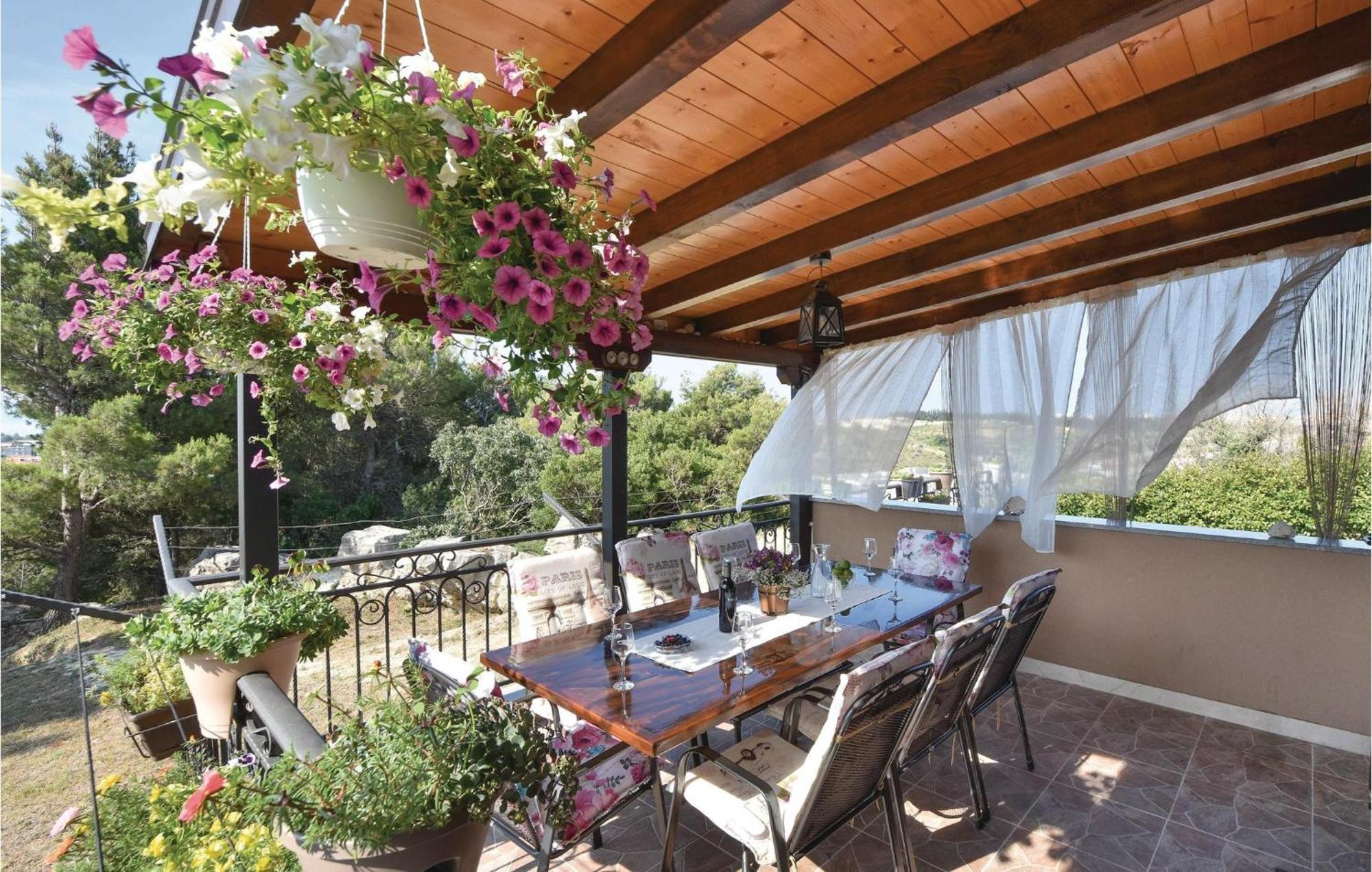 Lovely Home In Split With Jacuzzi Exterior foto