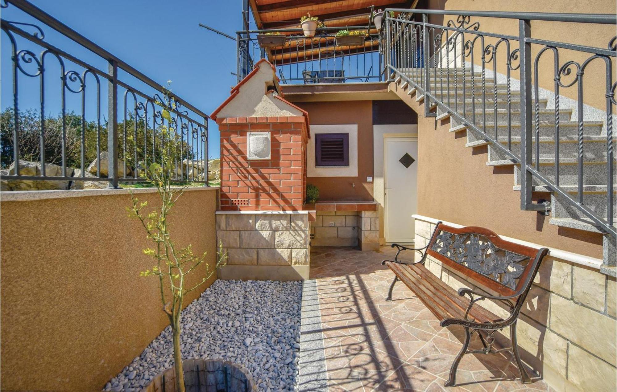 Lovely Home In Split With Jacuzzi Exterior foto
